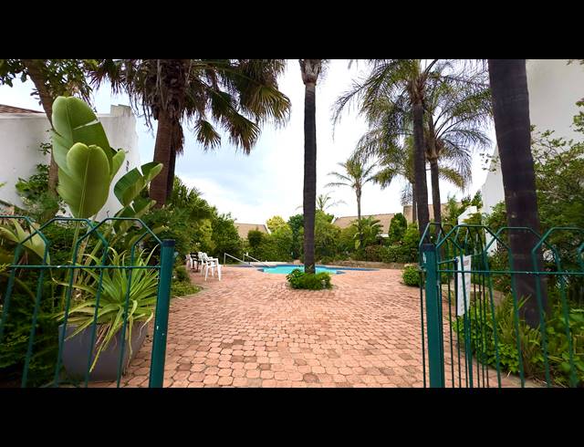 2 BEDROOM APARTMENT FOR SALE IN BRYANSTON